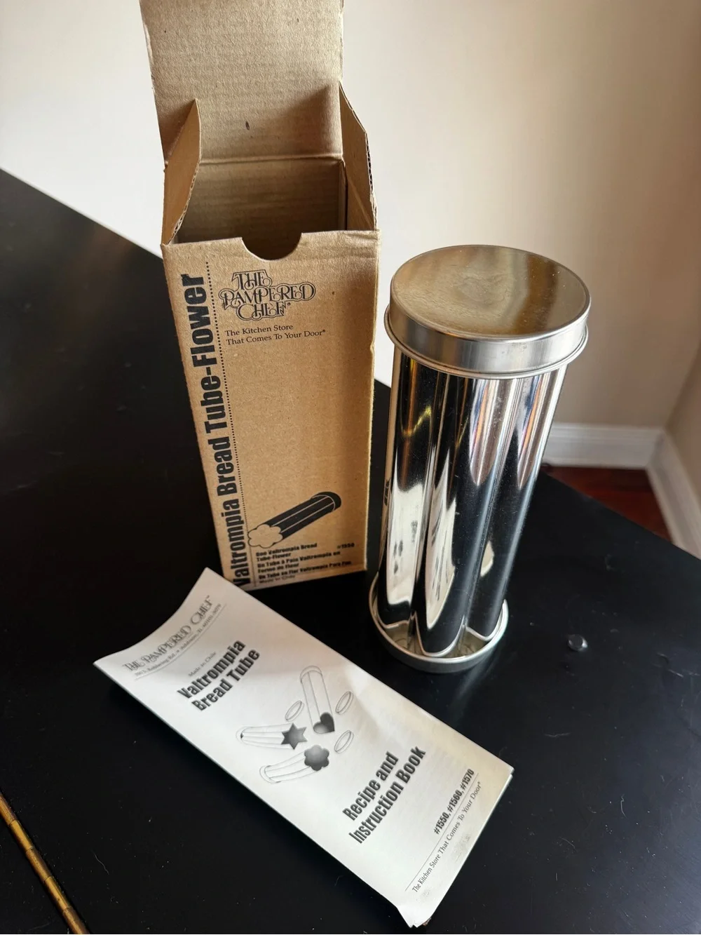 The Pampered Chef Valrompia Bread Tube-Flower #1550